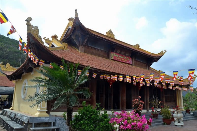 du lịch côn đảo tháng 10 ghé chùa núi một
