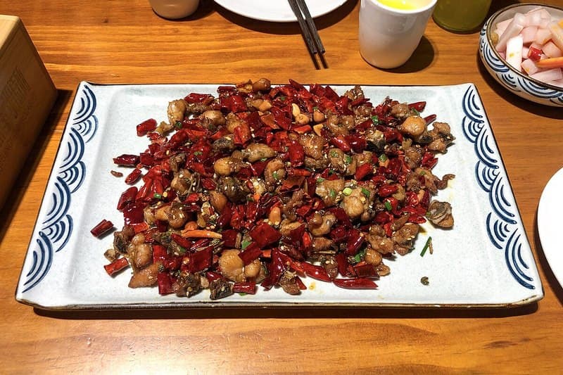 gà cay giấy đỏ